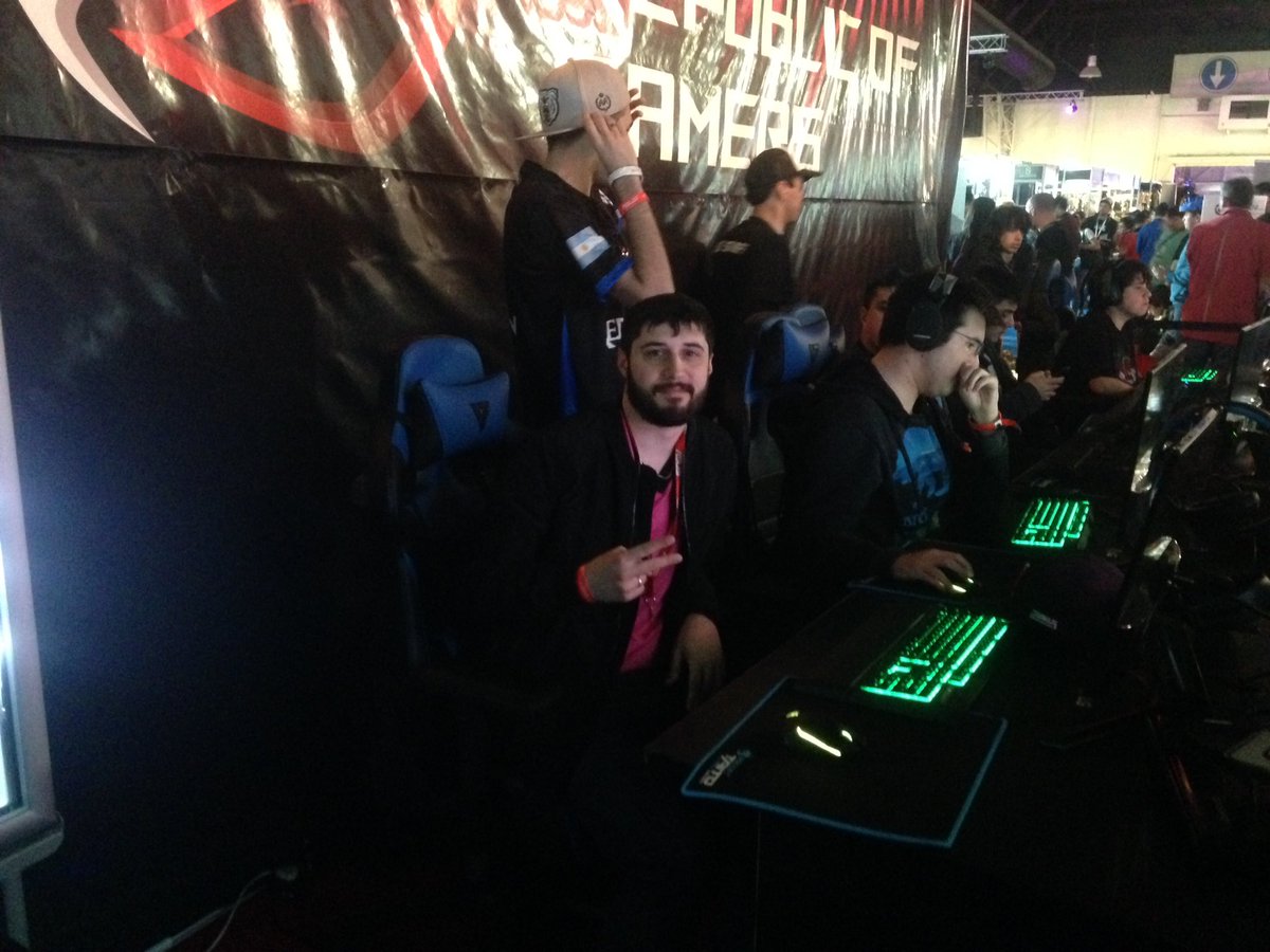 miamiflamingos's tweet photo. #ArGameShowForMe | Sábado

@SnailArg avanza a la tercera ronda del torneo de @PlayHearthstone en @ArGameShow.

#GoFlamingos #GoSnail 🐌 https://t.co/ZjhD6a2Scs