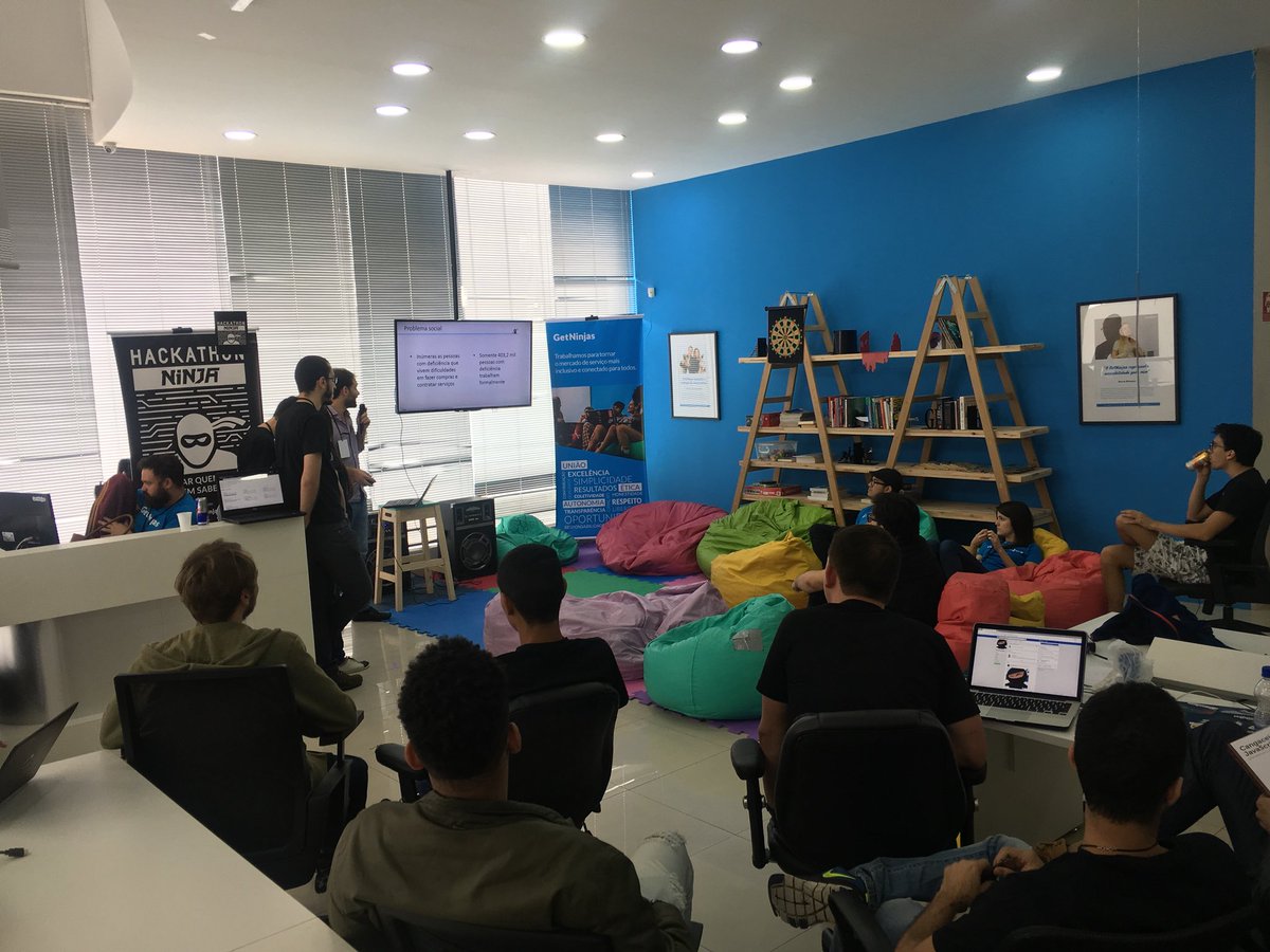 GetNinjasLabs's tweet photo. Começando os pitches do #HackathonNinja https://t.co/elGHWdKrX1