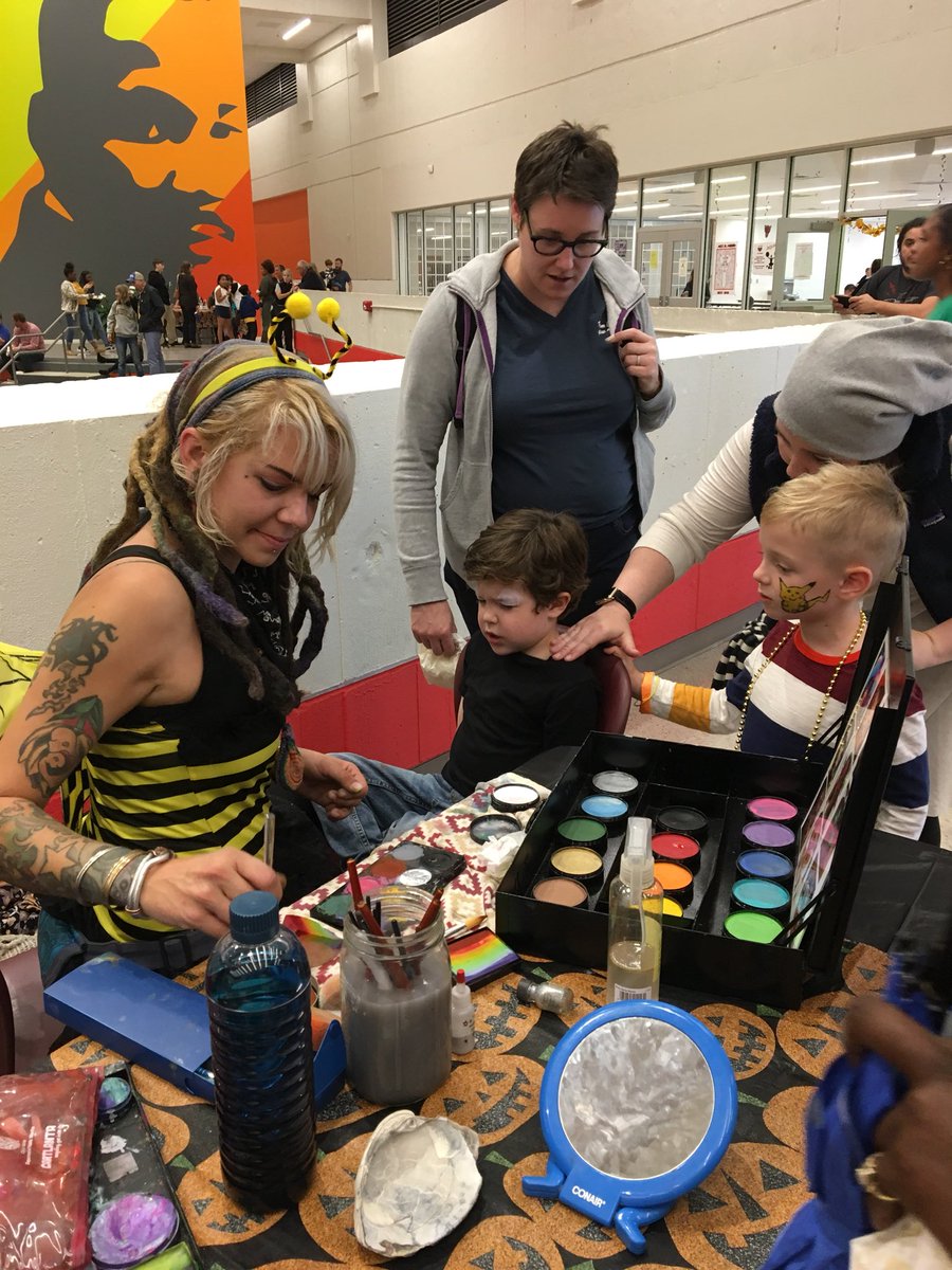 MrsAshleyAdamo's tweet photo. So much fun at the #Commit2King Fall Festival! @DrEmilyAMassey @pwbrownKMS @tabethamotes @apsupdate @CarstarphenMJ @King_Jaguars https://t.co/KzU2ChCGu8