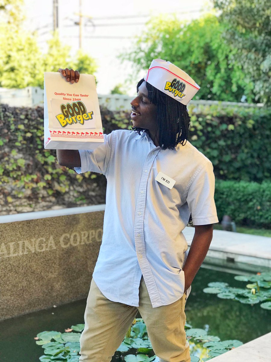 astoldbypatrick's tweet image. If you see Kurt across the street at Mondo Burger, tell him I got the sauce 🍔