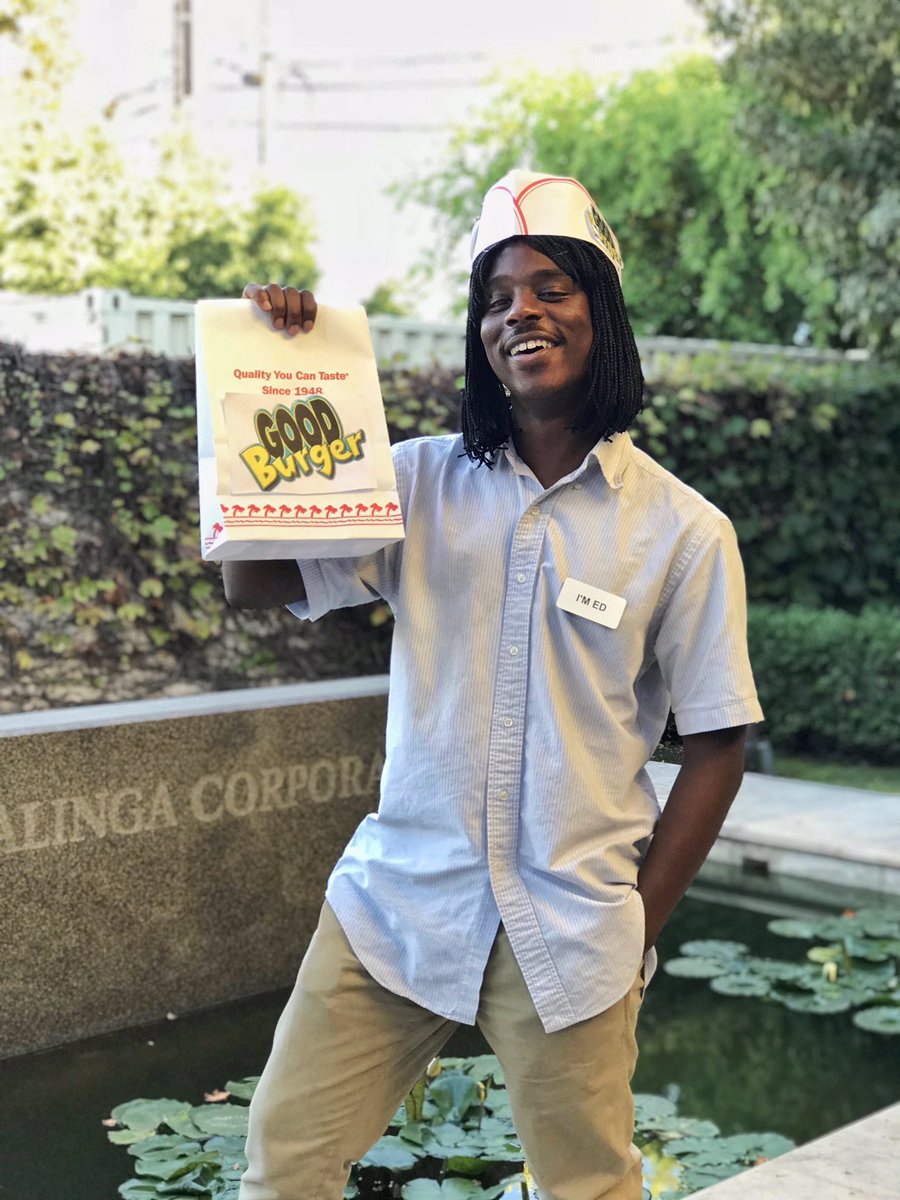 astoldbypatrick's tweet image. If you see Kurt across the street at Mondo Burger, tell him I got the sauce 🍔