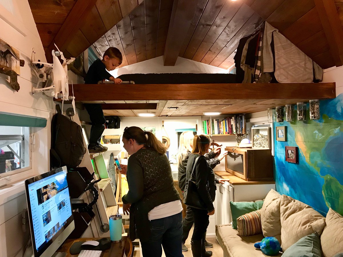 _CreativeAnimal's tweet photo. It’s a great day for a #tinyhouse @tinyjamboree! https://t.co/34Ntx5qhVm