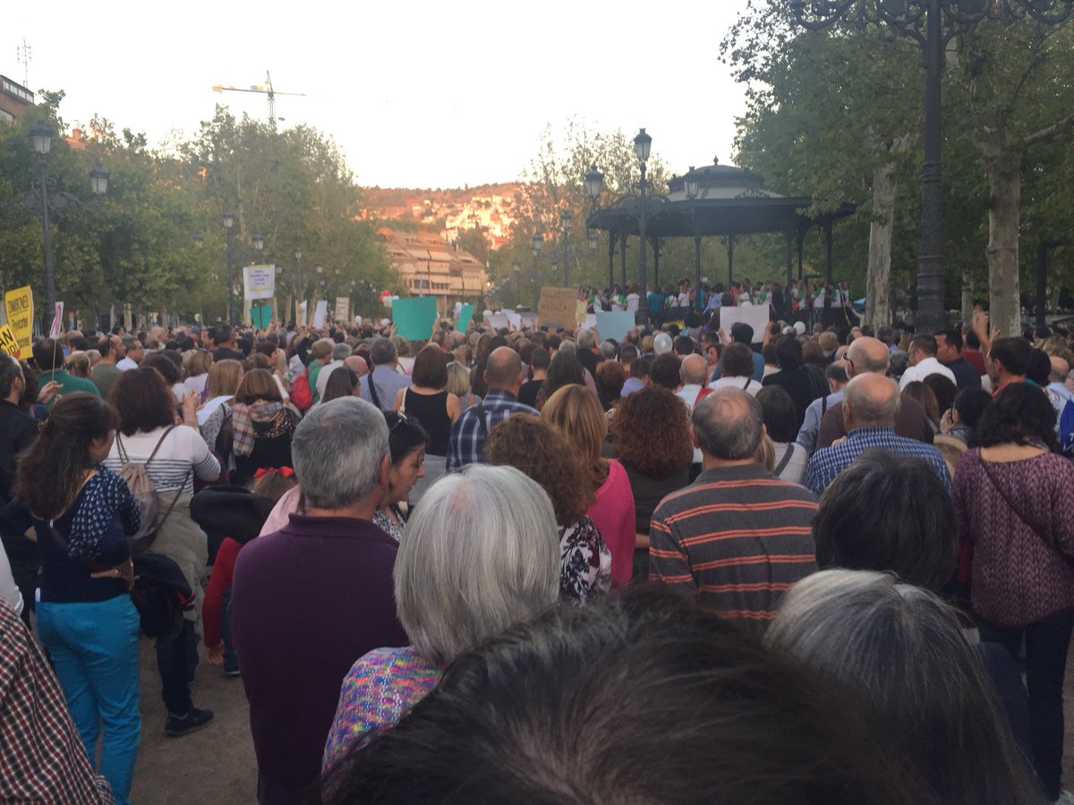 roberto_macias_'s tweet photo. No es Barcelona.
Tampoco es Madrid.
Se trata de una de las ciudades más hermosas del mundo, Granada. En la calle #YoApoyoAJesusCandel #Yeah https://t.co/9VQSNdFVP9
