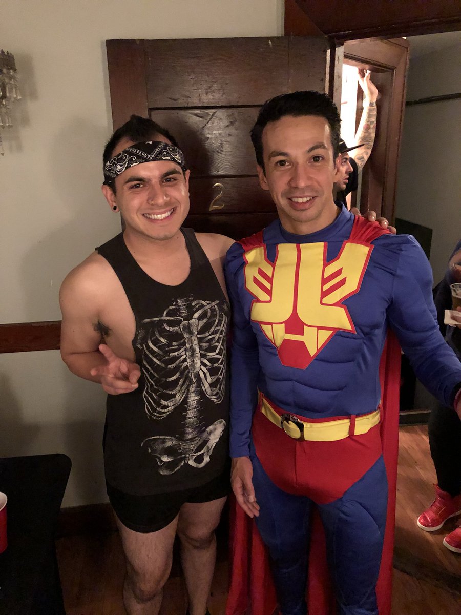 IzzyCakez's tweet photo. Thank you @LaidbackLuke for the birthday present and for putting on an amazing show last night!! 😍🎂🎁😭
It was great seeing you again! ✨ https://t.co/KKR1I9yISl
