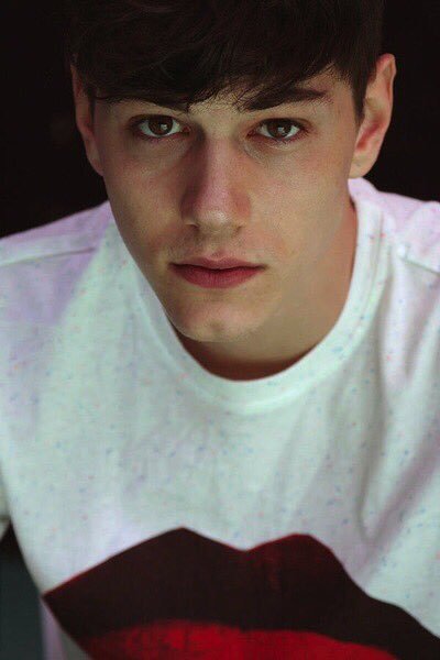 Necesito vuestra ayuda. No sé con que FC quedarme.
Rt si Nick
Fav si Simone