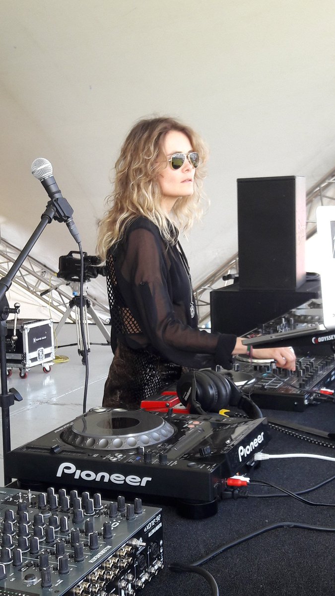 yaguemx's tweet photo. Lanzate a @XibalbaFestival Club de Polo Ameyalco ya esta tocando
@EstefaniBrolo #Xibalba2017 https://t.co/E2LIwGzSvl