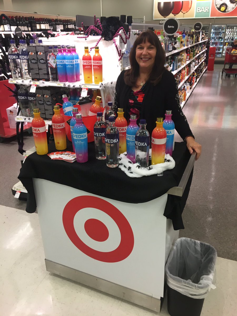 Schneider_1509's tweet image. Happy to have our Major Brands rep in-store sampling during our trick-or-treat event :)
Treats for the parents too!
#NoTricksAllTreats