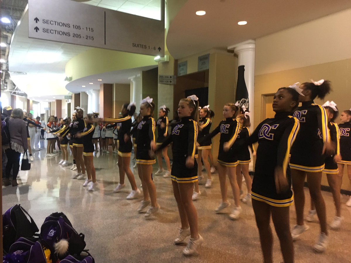 KHMcDaniel's tweet image. #performanceday #DCMSCHEER #Letsdothisgirls #RockthatMat