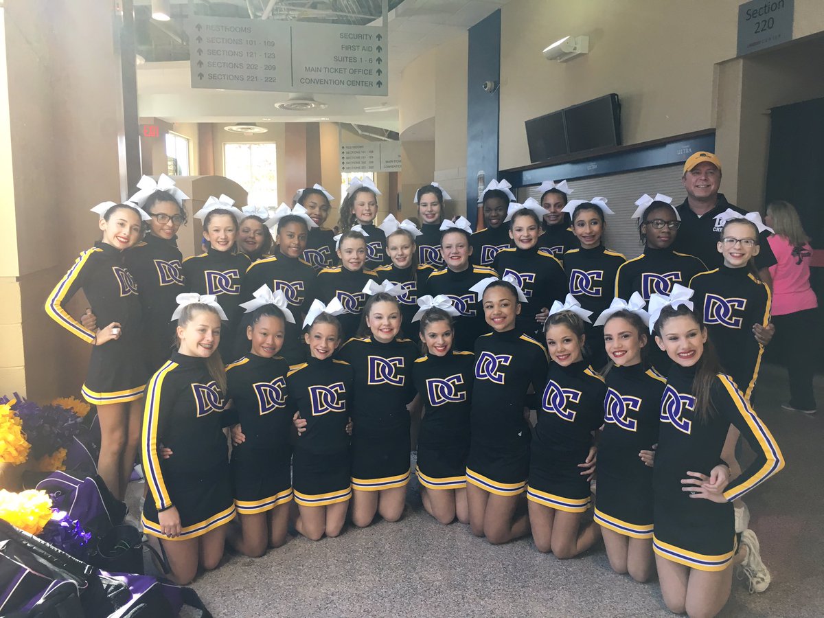 KHMcDaniel's tweet image. #performanceday #DCMSCHEER #Letsdothisgirls #RockthatMat