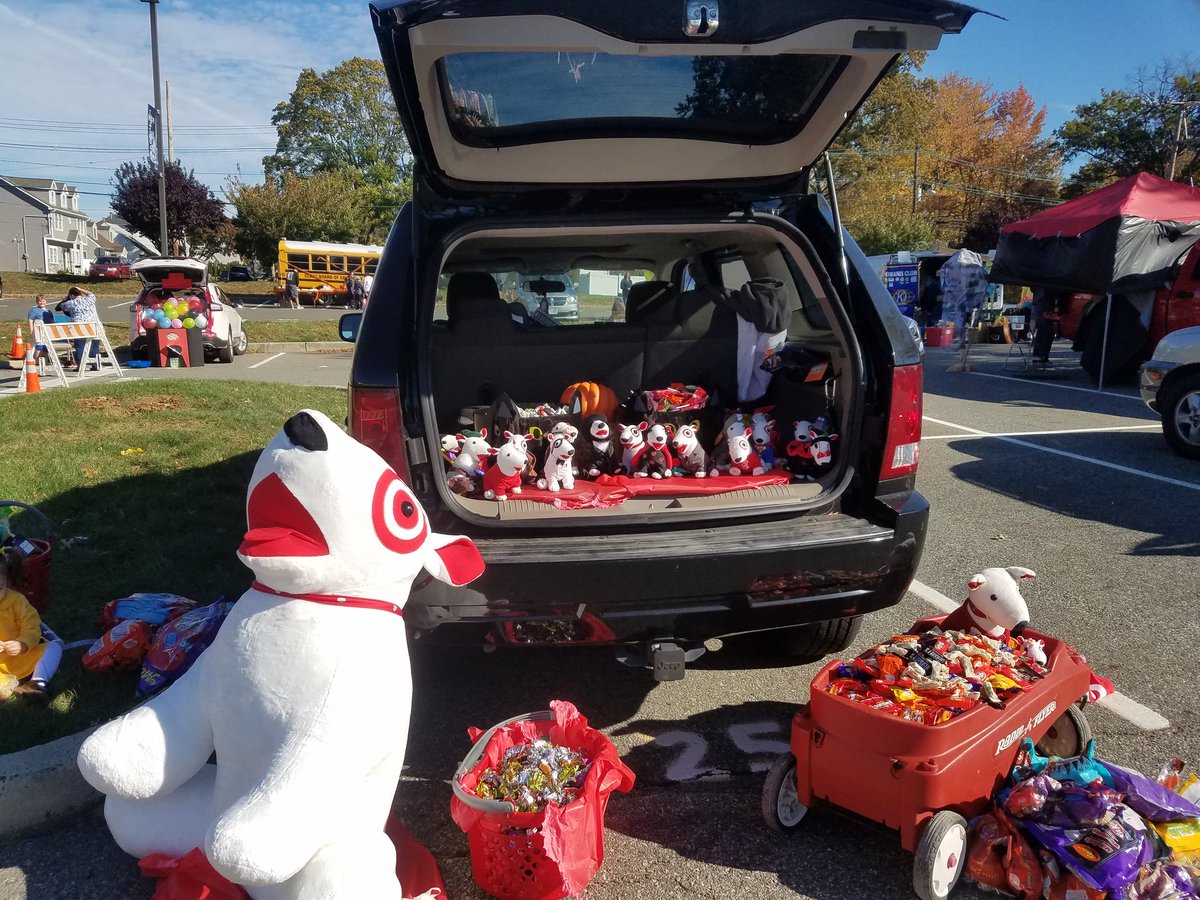 Bullseye is ready for #TrunkorTreat2017 #ClarkNJ #VolunteeringIsFun #TargetVolunteers
