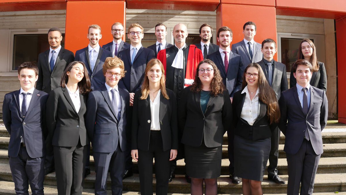 sadamahmat's tweet photo. Promotion Master 2 Droit Bancaire et Financier @LeMansUniv https://t.co/Sp2qPg63hN