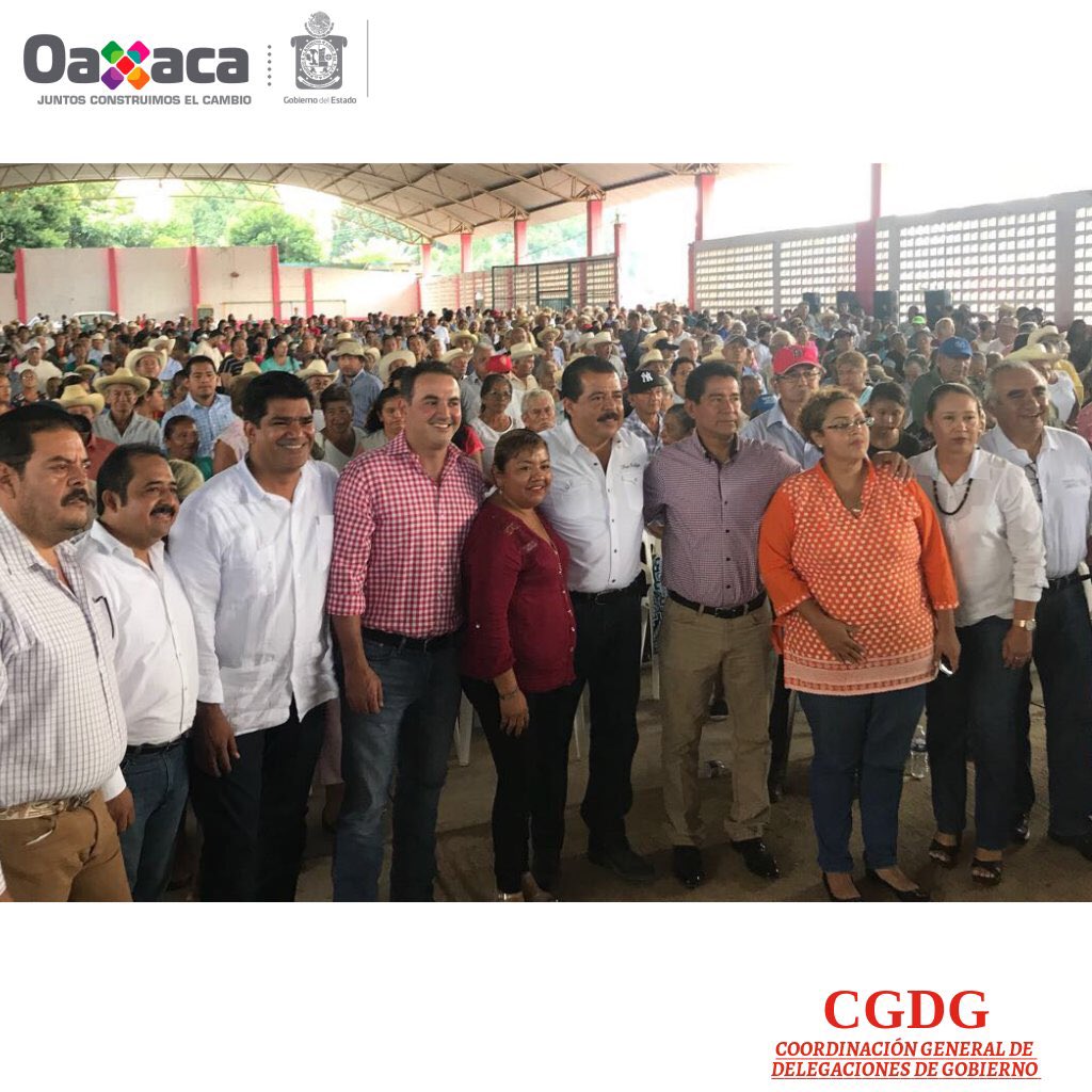 CRG_CuencaP's tweet photo. En conjuntos con el Sub Secretario @EvielPM se dieron apoyos a beneficiarios de programas de la SEDESOL #BeneméritoJuárez @alejandromurat https://t.co/jC04yTY8SI