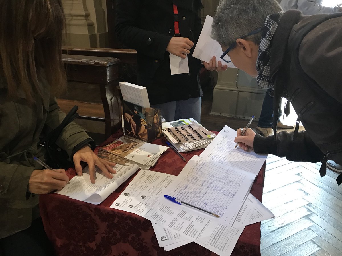 monumentiaperti's tweet photo. Si conclude la prima giornata di #maperti17 nel @ComuneDiFerrara. Tanti i visitatori in fila per scoprire i tesori secenteschi della città https://t.co/cXA0WPHQbk
