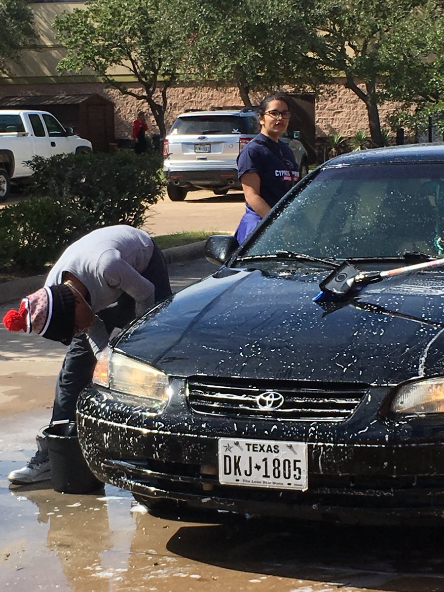 CySpringArt's tweet photo. CySprings Art Club - Working at the Car Wash! Weather ... perfect! https://t.co/sIxOvQMCCh