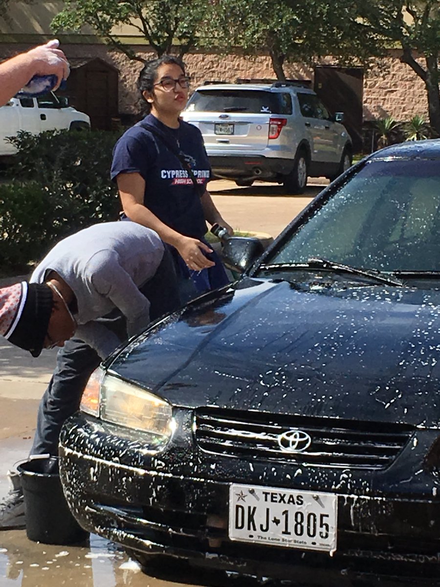 CySpringArt's tweet photo. CySprings Art Club - Working at the Car Wash! Weather ... perfect! https://t.co/sIxOvQMCCh