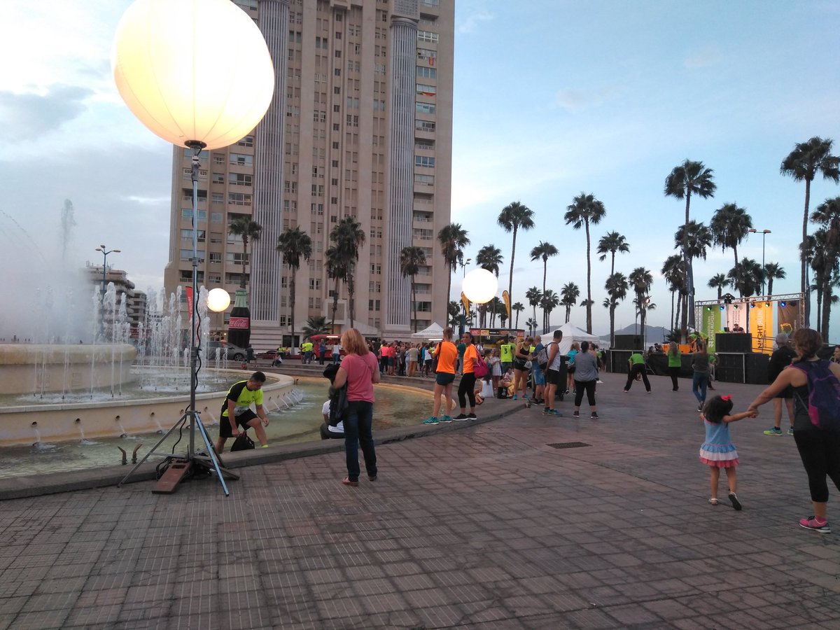 HHSanRoque's tweet photo. Se nota que falta poco más de una hora ¡Y se va llenando! #LPANightRun #HSRNightRun @hsrnightrun https://t.co/yKmSFQAItM
