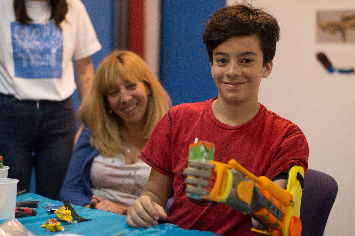 ginotubaro's tweet photo. Hoy estamos convirtiendo niños en super héroes. Amo mi trabajo en @TheAtomicLab 😊 https://t.co/lLNneaoUr6