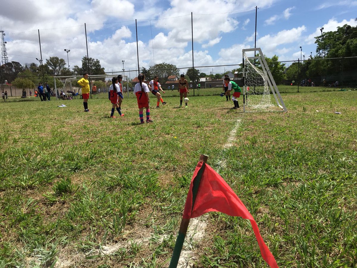 crisqui80's tweet photo. Ahora!!  A pleno Sol se disputan las Fechas de Futbol 11 y Femenino,  en las Ligas Municipales de Quilmes @QuilmesDeportes https://t.co/ARyV1V43em