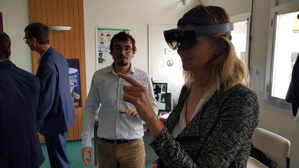 jeromeleleu's tweet photo. #WEFAngers @chu_angers référence en matière de santé connectée
https://t.co/uMe3TvFHCe Merci d'avoir accueilli les innovations @SimforHealth https://t.co/xIkSyBNcP9