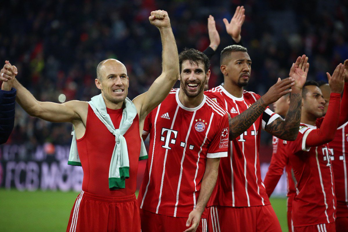 FCBayern's tweet photo. So sehen Tabellenführer aus! 🔝⚽️ https://t.co/dtE6x6ZqHb