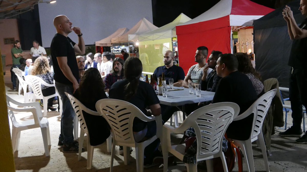 beerchena's tweet photo. #speedbeershow completo, disfrutando de la explicación de los cerveceros #archena @AytoArchena #beerchena https://t.co/03Lf5nYW5x