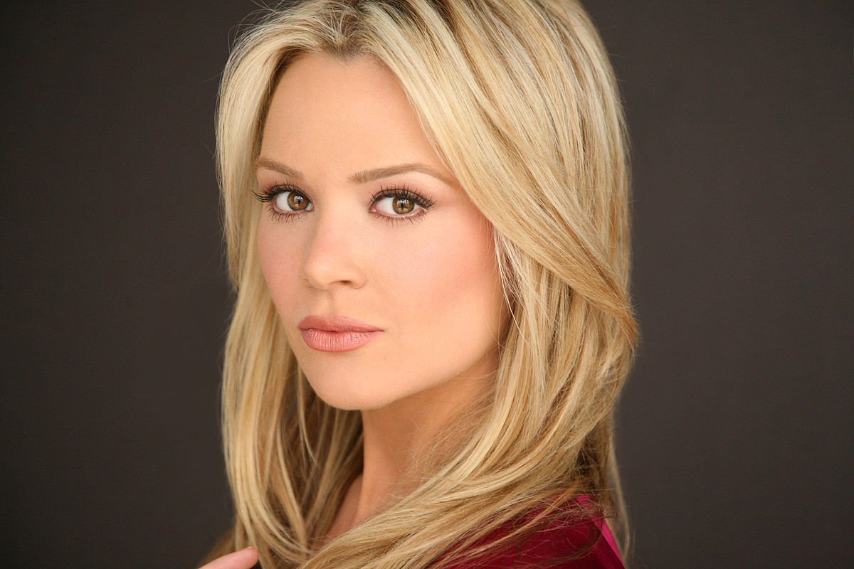 Happy birthday Lauren Woodland   