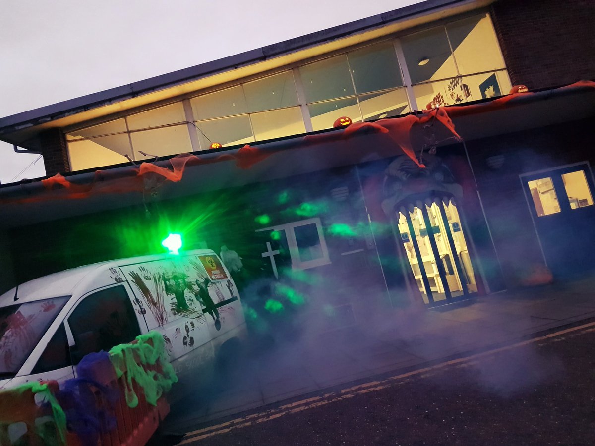 CbcCentre's tweet photo. All ready for the @OldSkoolBarThet #Halloween party!! https://t.co/9Ou8kiQoAw