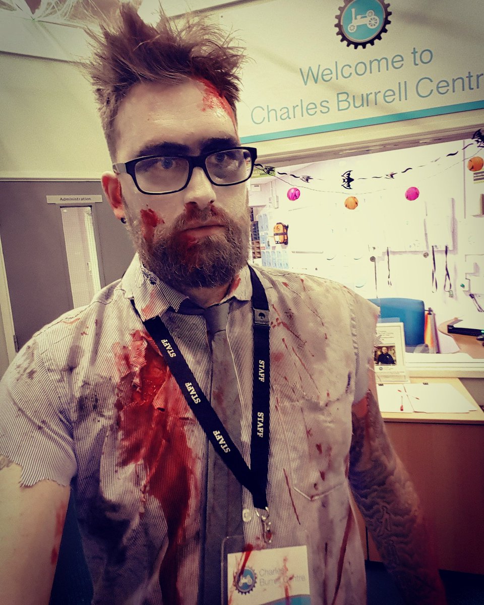 CbcCentre's tweet photo. All ready for the @OldSkoolBarThet #Halloween party!! https://t.co/9Ou8kiQoAw