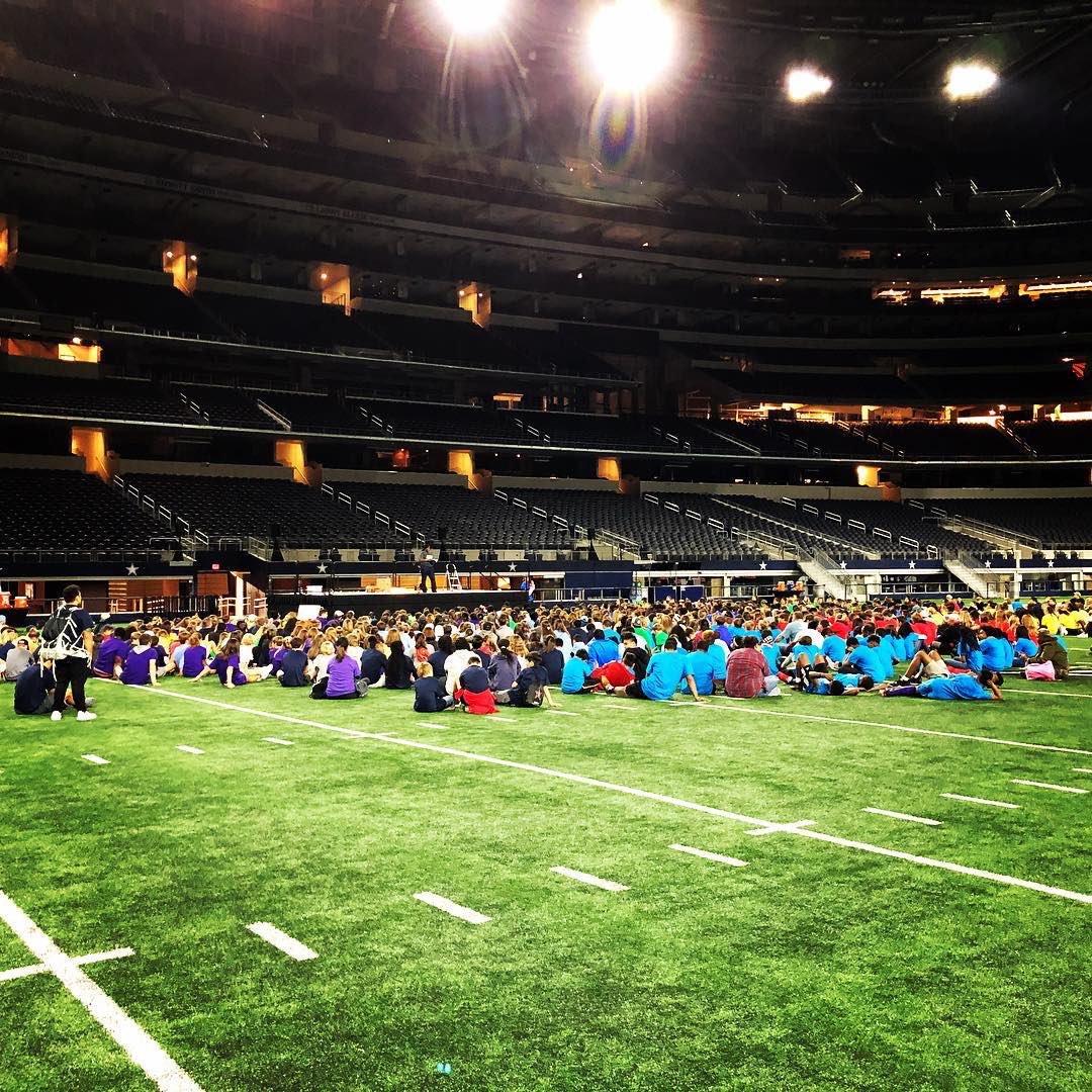 YoungLife's tweet photo. Last night, 900+ middle schoolers took over the @dallascowboysโ AT&T Stadium and got to hear about a God who loves them through and through! https://t.co/UmkAhvBxaG
