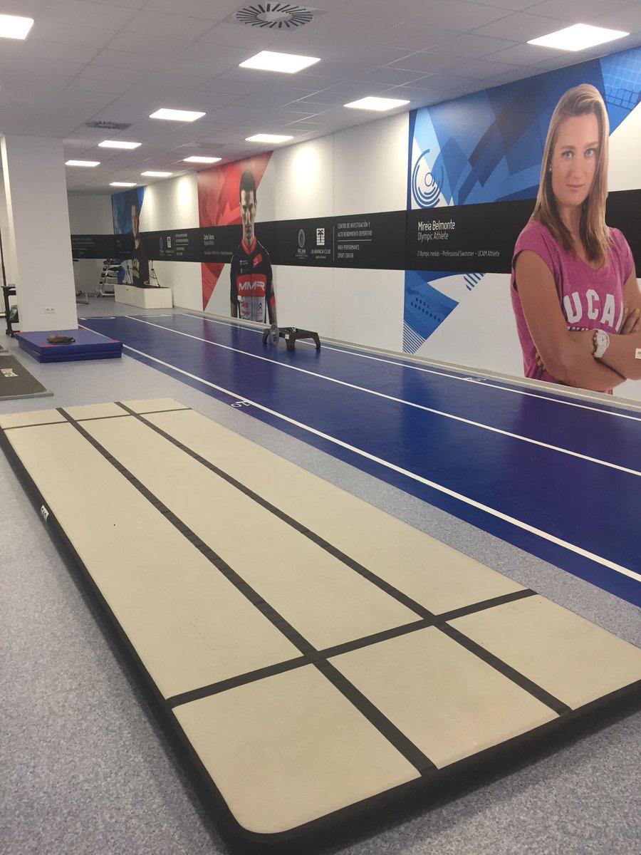 IberianSportech's tweet photo. Que mejor parada a la vuelta de Alicante que por las instalaciones de @CAR_lamangaclub @go_exxentric #Twisterpulley #Elements #IberianTools https://t.co/mrLOCqy4P3