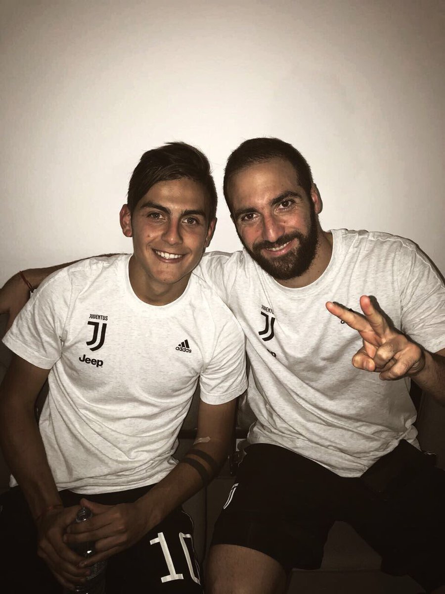 Vincere è sempre bello, assieme agli amici ancora di più! #HD #FullHD
#serieA #milanjuve #finoallafine #juventus #argentina🇦🇷🇦🇷🇦🇷🇦🇷
