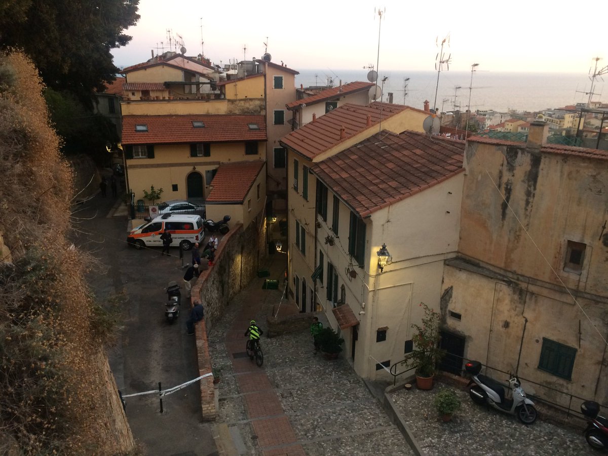 bikeeza's tweet photo. #urbandownhill in notturna a @sanremo 🔝🚴 https://t.co/PPyekLAjoz