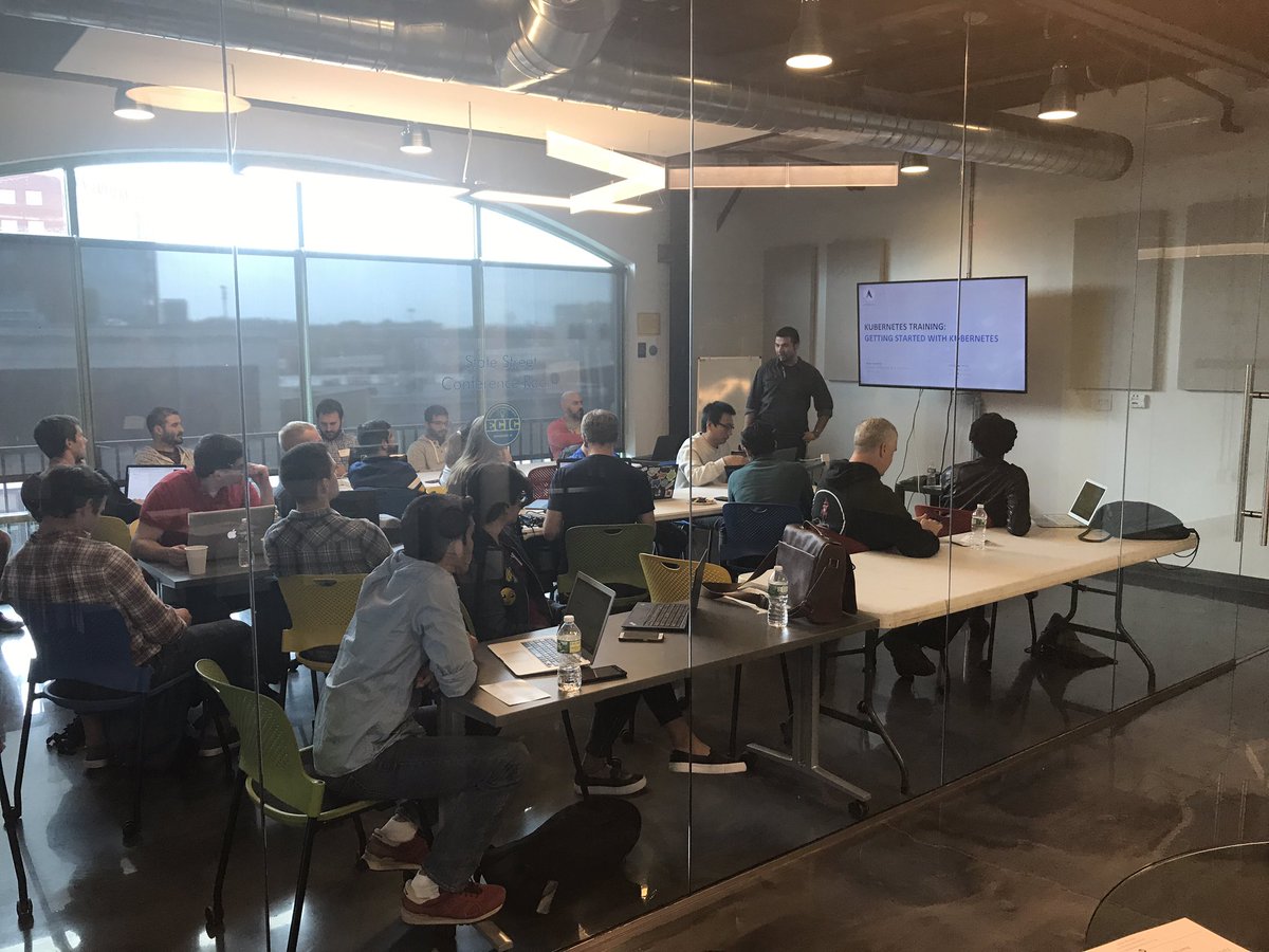 gdgCapRegion's tweet image. @kubernetesio training by none other than @Apprenda! #DevFestCR2017