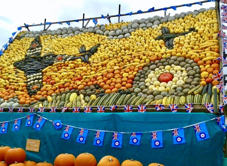 Darling Brits: heart = art! … #Pumpkinfestival at #Slindon slindonpumpkins.co.uk <a href="/slindonpumpkins/">Slindon Pumpkins</a>
