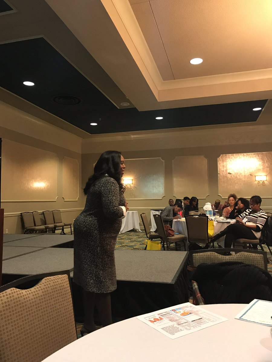 Cleverlychangin's tweet photo. Buy an actual alarm clock and take your cellphone out of your room. @GNDarlingCo #LearnShiftGrow https://t.co/pFS5EwAOb0