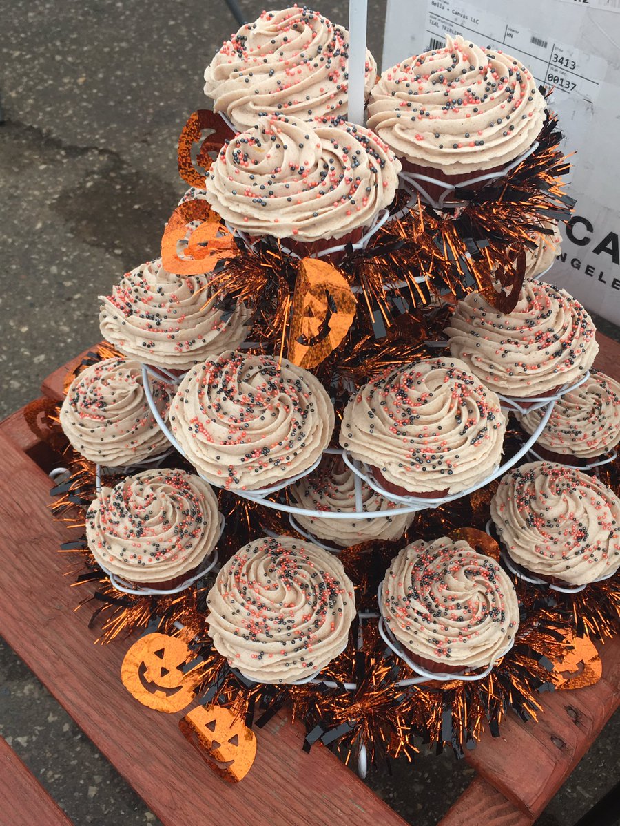 BrokenClockbrew's tweet photo. Our #CupcakeContest is going strong ๐ช๐ฝ Stop by to taste test and tell us who you think should win! https://t.co/pSLcU4QJ26