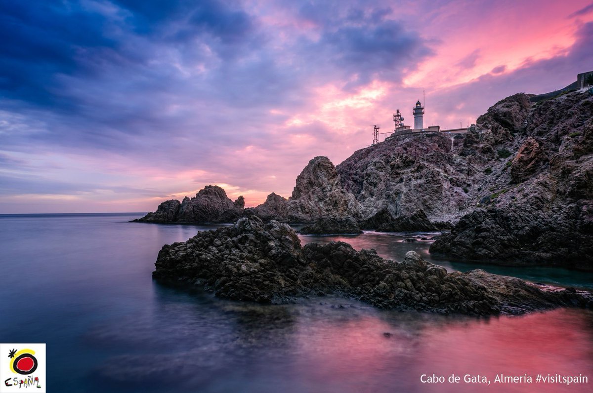 Spain_in_CH's tweet photo. The sun goes down in #CabodeGata. The sea and the sky conspire to create amazing #landscapes. #VisitSpain @Costa_Almeria #AutumInSpain https://t.co/GoafJG7DKN
