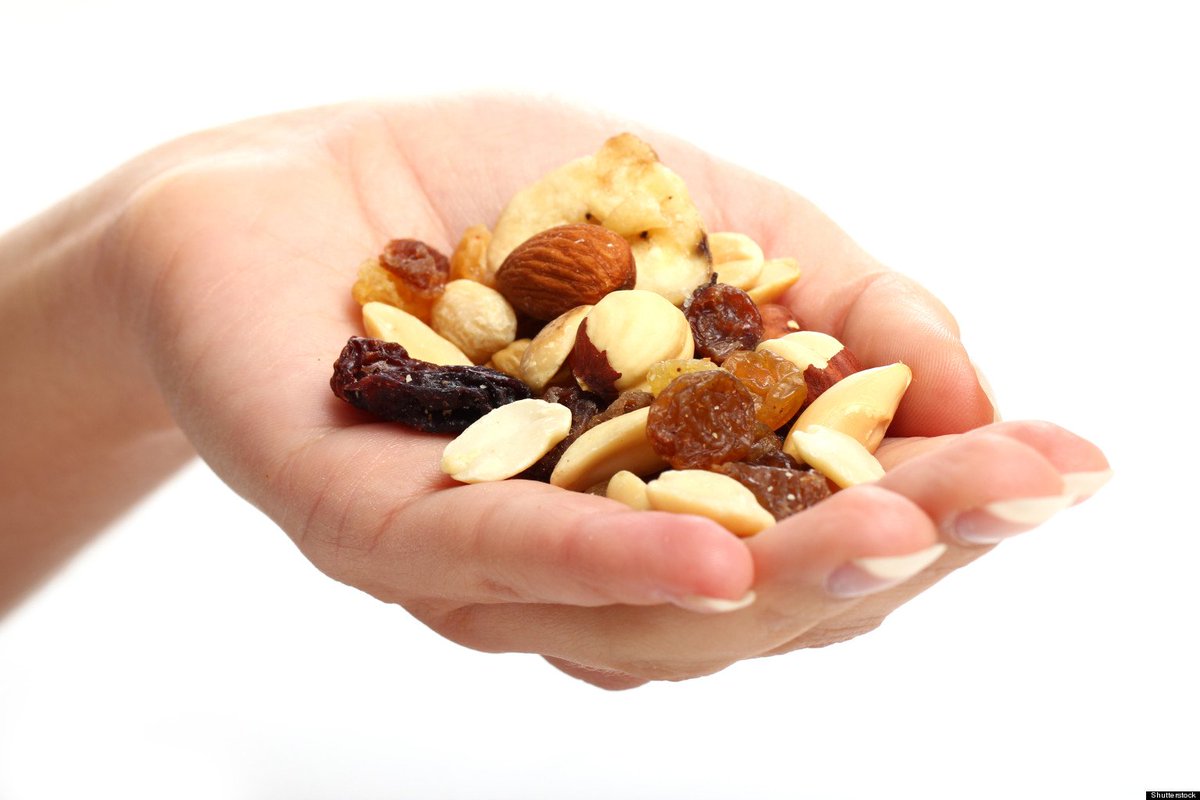 Ten siempre a mano un snack sano para comer cuando tengas hambre fuera del horario de almuerzo. #AlimentaciónSana