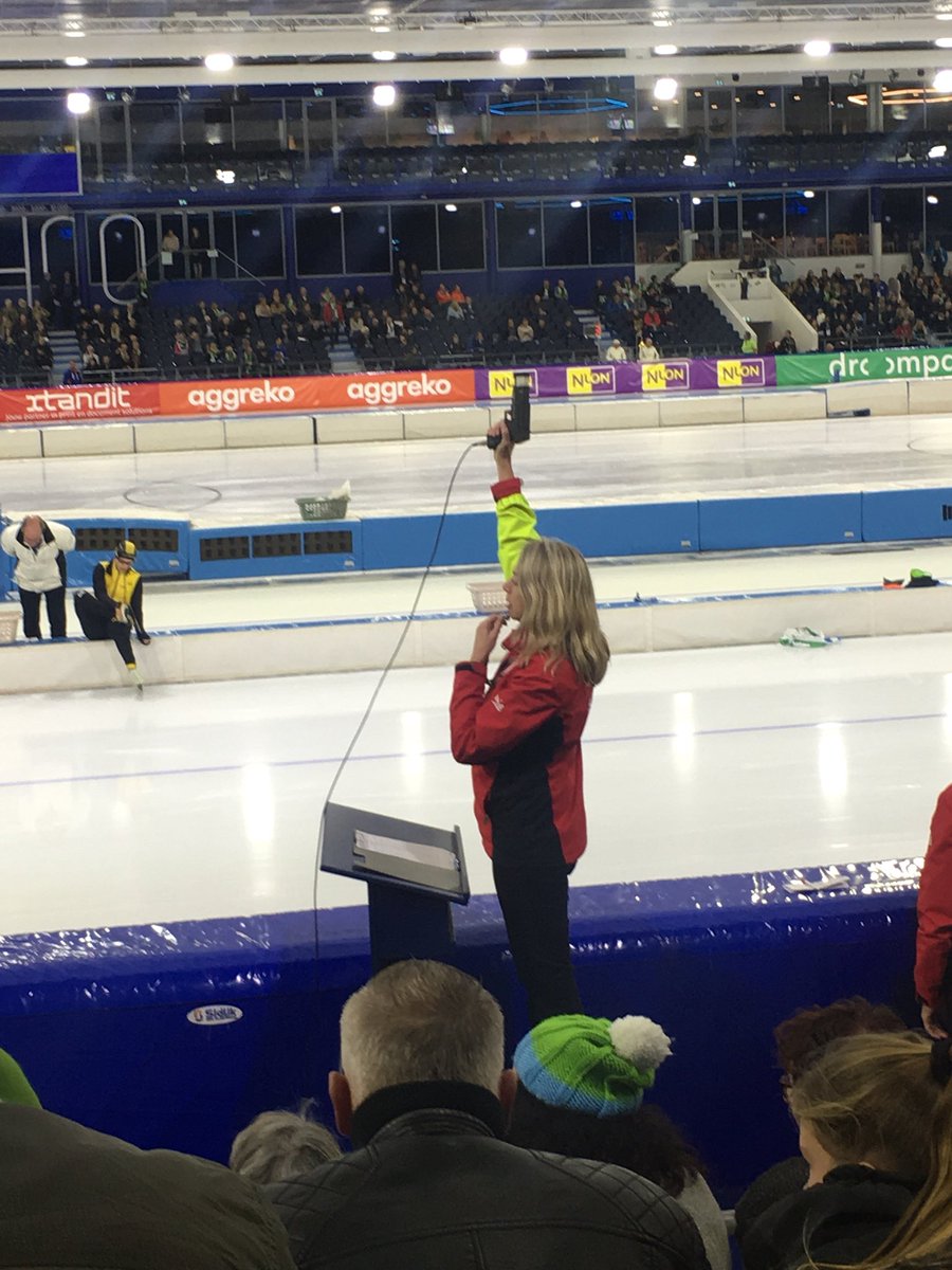 decoverf's tweet photo. Vandaag de schaatsers van @SponsorFryslan aangemoedigd bij het NK in @Thialf! Get ready! #NKafstanden #gewestfryslan #schaatsen https://t.co/cXwxHNXGRm