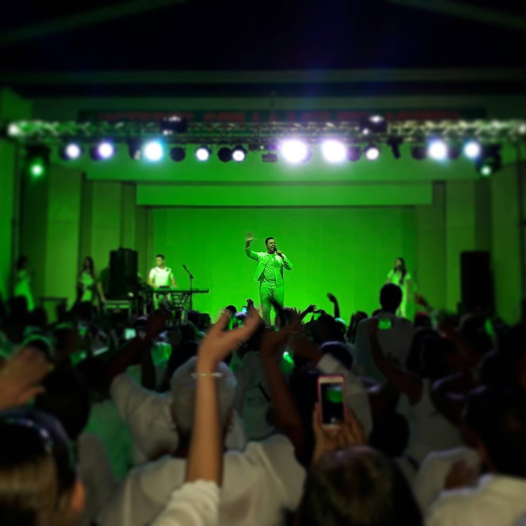 MDquilla1370's tweet photo. @Guelmis15 y @Huellasdefuego1 son instrumentos de alabanza para el Señor en esta #NocheBlancaMD #ElSueñoDeDios https://t.co/MMzH6FXjiU