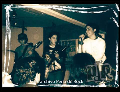 Hace 23 años (sí,23!🙈) 5 adolescentes intrépidos se subían por 1ra vez a un escenario bajo el nombre de Pena de Rock 🤘🍾🎉🎈