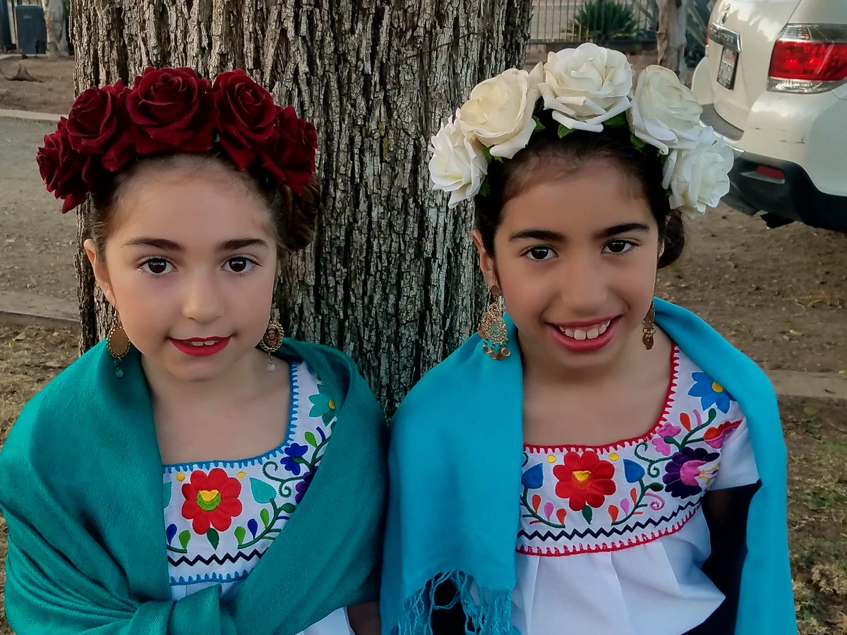 almaelissa's tweet photo. My 2 Frida! #Frida #FridaPower #RedRibbonWeek https://t.co/cROQ4HUYQu