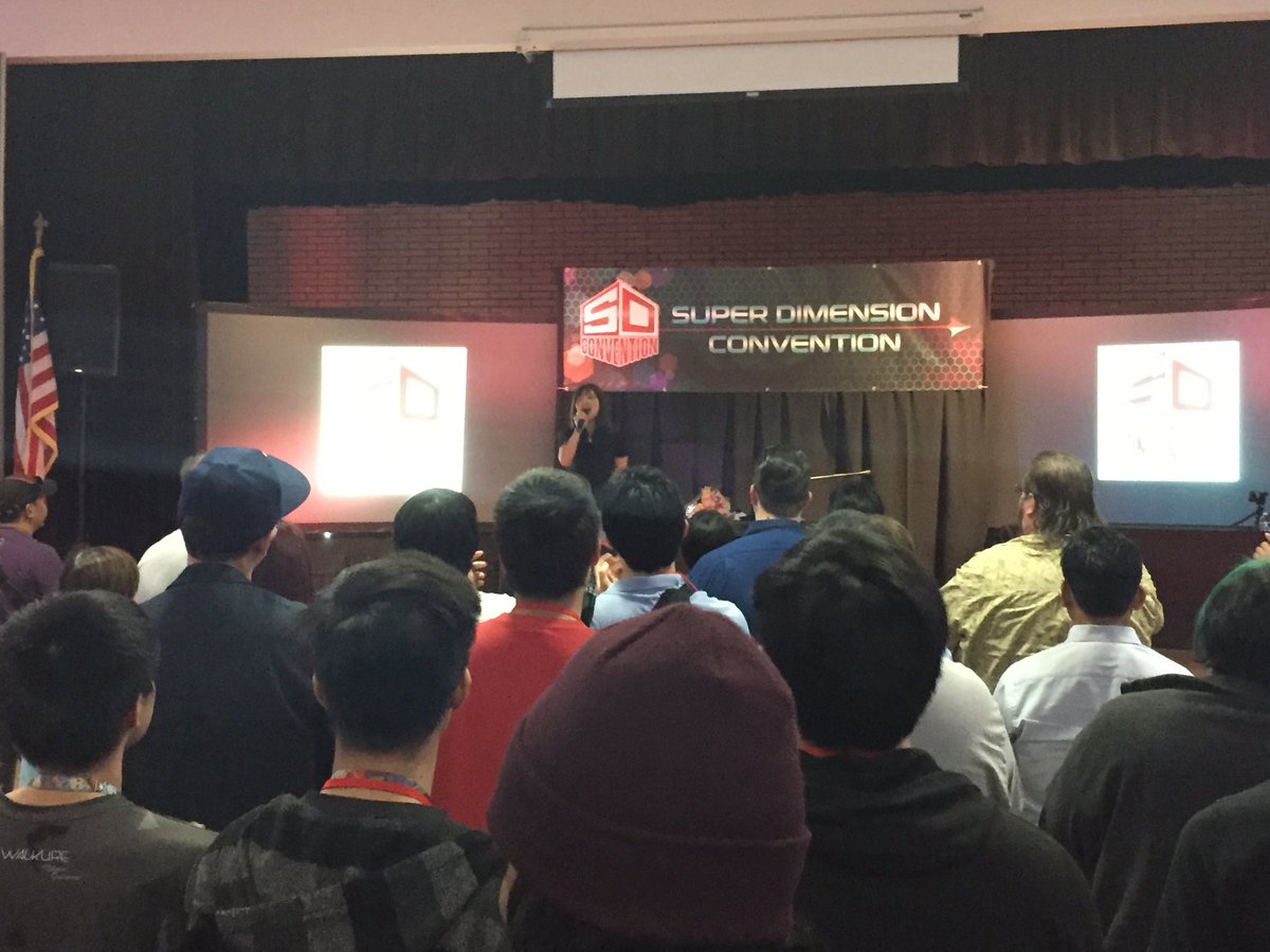 planetstwinkle's tweet photo. everyone is on their feet for Tenshi no Enogu💕 #SuperDimensionCon #SDCon https://t.co/wJ5VuZFAEw