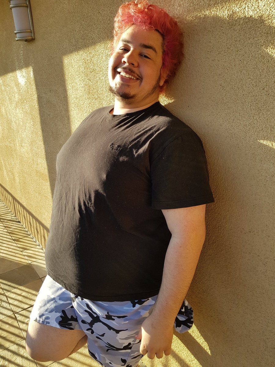 Greekgodx's tweet photo. @STPeachy @ByronBernstein Did a mini photoshoot with @REALIcePoseidon had alot of fun 😊😊 https://t.co/isbJ4rlB1D