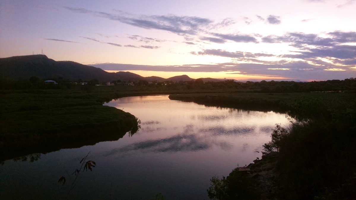 smiletoday99's tweet photo. #RossRiver #MtStuart #Sunset over a slow winding flow almost as if the river is resting until the next flood. https://t.co/JksZssTeh5