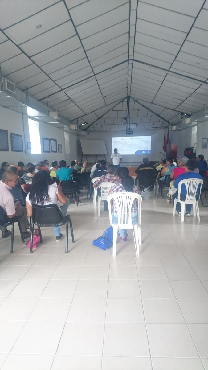 DORISPIZARROM1's tweet photo. #28Oct2017 Doris Pizarro #SecDesarrSocialYPartti @GobValle #ProgramaAsojuntas "Asisten técnica participación y políticas públicas #Cartago" https://t.co/WI4VHT21dc