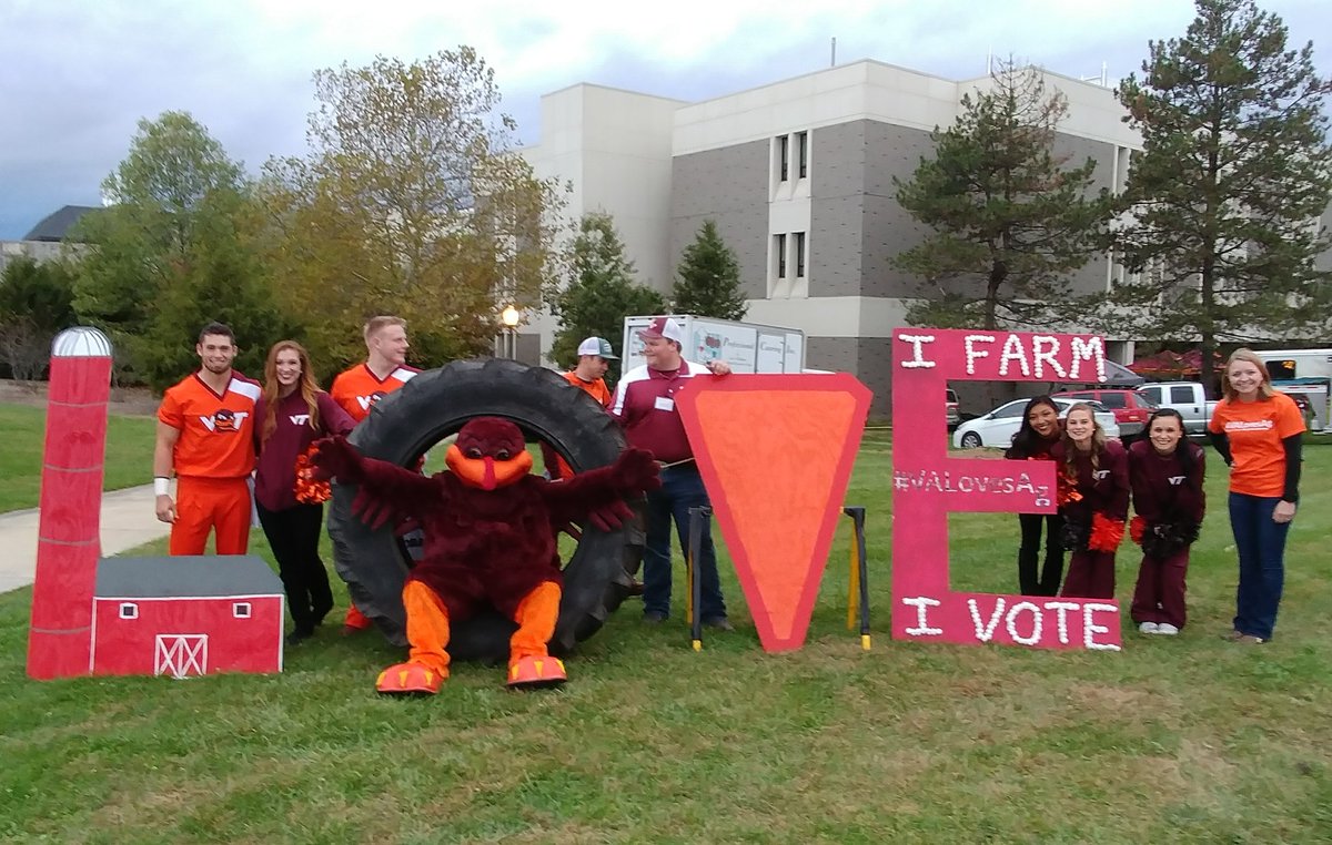 dafishe5's tweet photo. Hanging with the Hokie Bird #VaLovesAg #VTFanPhoto https://t.co/HsxMis8Ws4