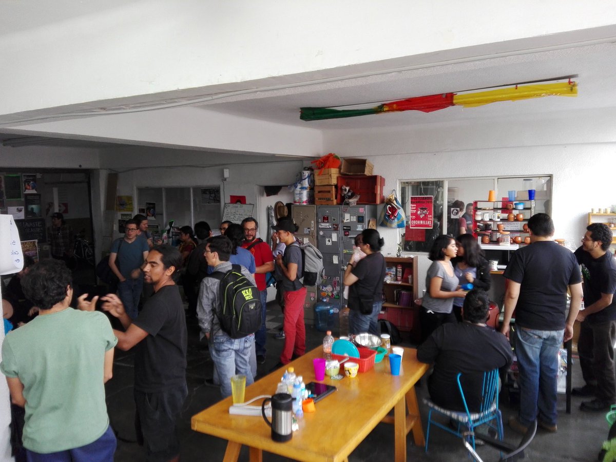 hackrancho's tweet photo. Un sábado de #Hackmitin2017
el exDF 💚💛💜💙❣💗💣💥💭 https://t.co/IHaVdV3qIc