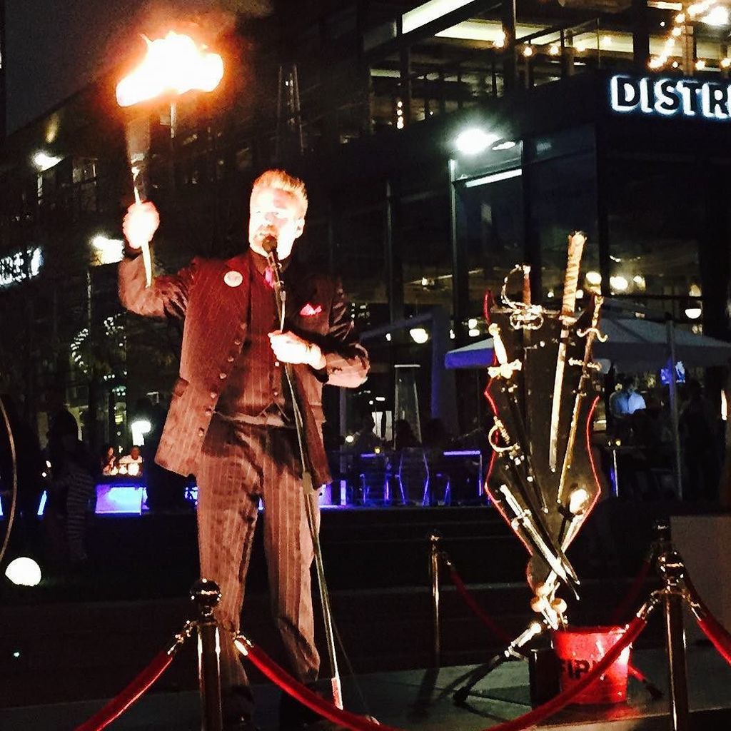 fritzhahn's tweet photo. Tyler Fyre, flames and swords at #sideyards. https://t.co/xbi2CHGUCK https://t.co/JbZ2FrdXlm