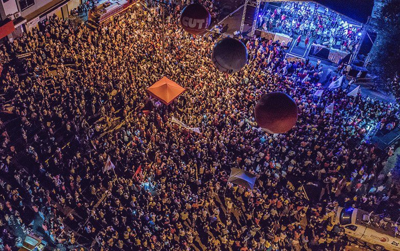 Pollima36's tweet image. Lula, cada vez maior.